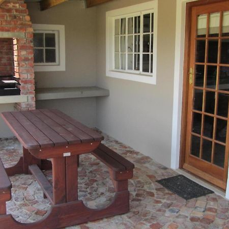 Seven Oaks Vineyard Cottages Wolseley Room photo